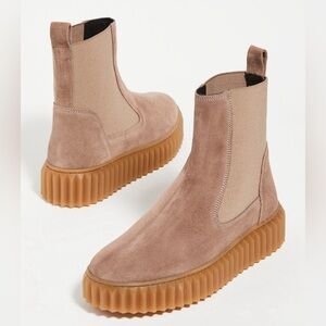 Voile Blanche Women’s Chelsea Boots - Lug Sole Suede, Size 6